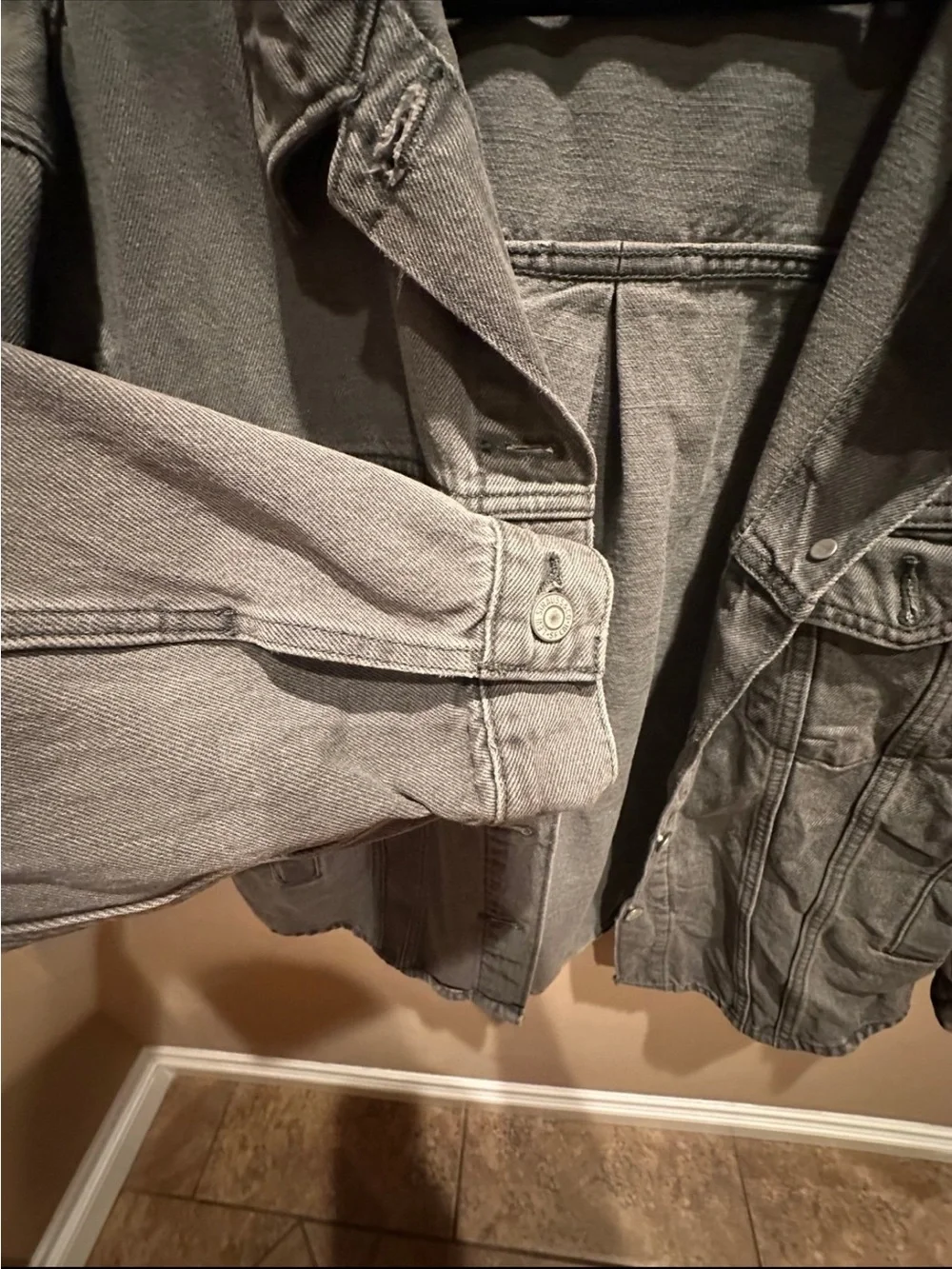 Levi's Vintage Fit Trucker Jacket in Faded Grey Denim - Men's Size Medium